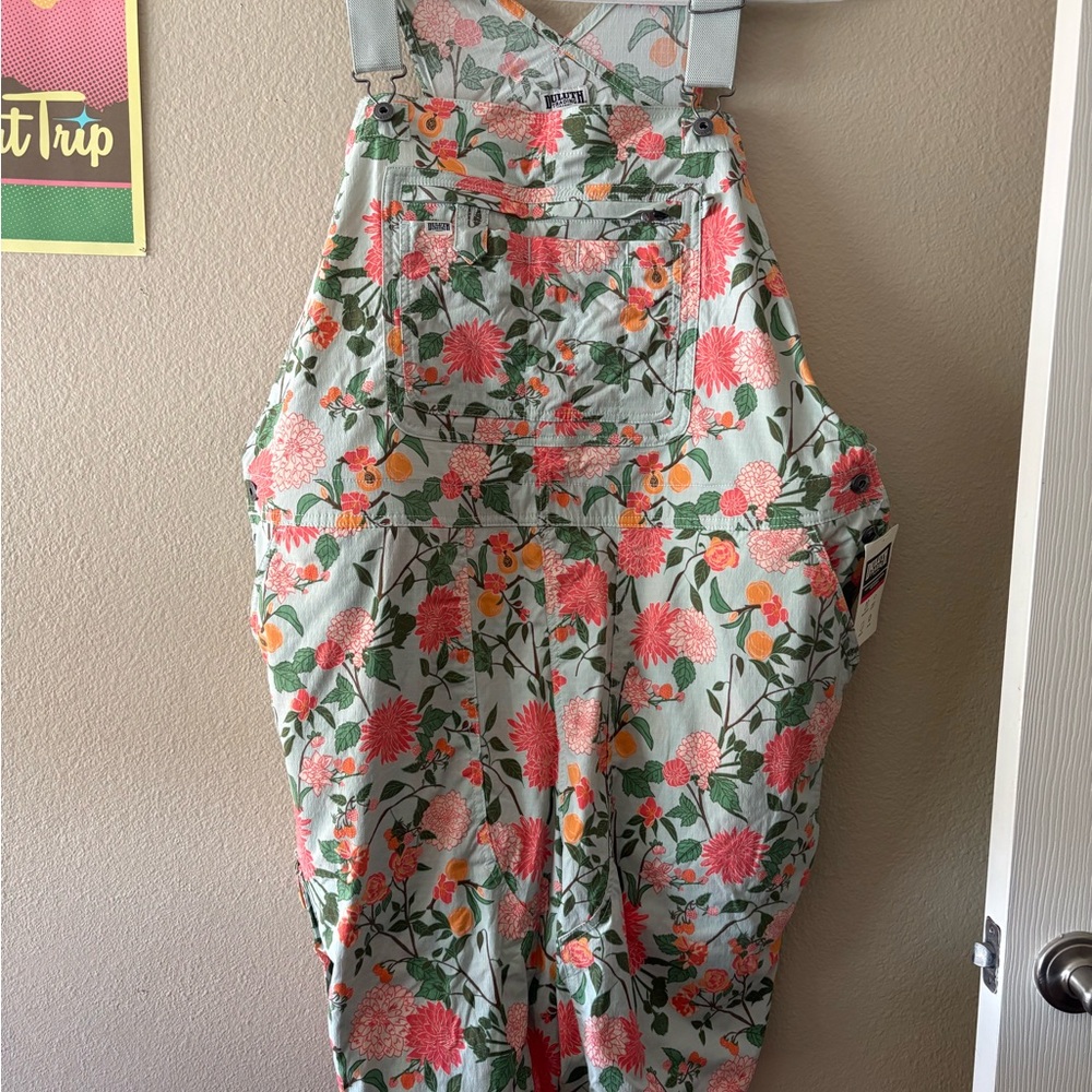Duluth Trading Co Floral Patterned Fabric